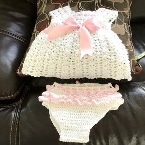 Beautiful baby girl dress with undies.  Perfect for 0-3month old.
